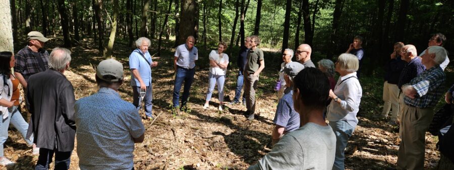 Leden krijgen uitleg over blessen